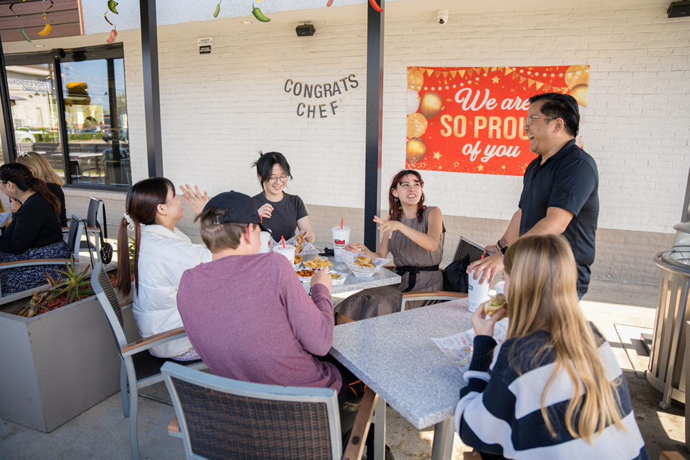 The students got an impromptu huddle on restaurant marketing from The Habit Burger Grill’s Head of Digital & Storytelling, Ken Chan.